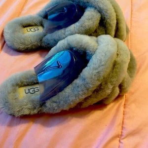 Women’s Ugg Scuffita slipper size 7 in the color gray. Brand new & Never worn.